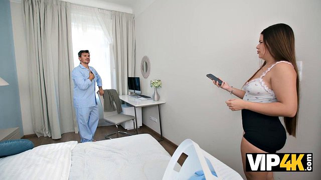 Miniatura de Daddy Catches Girlfriend Sneaking Daddy Into Her Apartment For Intense Blowjobs Doggy Style And Wild
