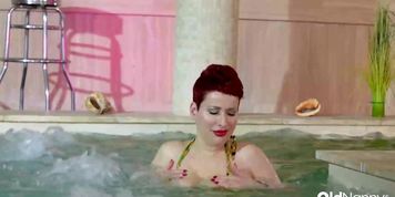 Miniatura de Busty Milf Lisa Pinelli In An Intimate Solo Scene