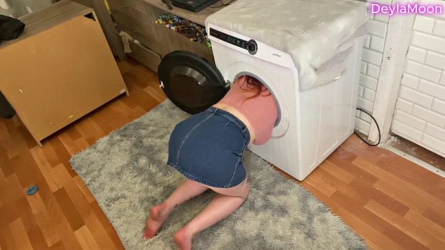Miniatura de Deylamoons Cheating Big Tits Stepmom Trapped in Washer, Lesbian Toy Rescue