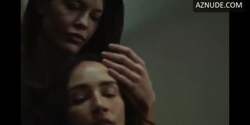 Miniatura de Vitoria Strada Lesbian Scene in Beyond The Nest