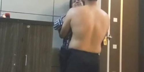 Miniatura de Rich Guy Seduce Her Maid With Blowjob Standing Screw