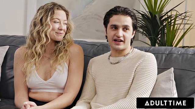 Miniatura de Big-Tits MILF Little Puck Seduces Reluctant Stepson with Sloppy Blowjobs and Intense Hand