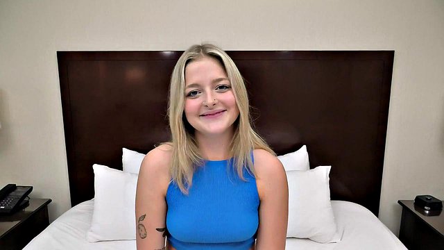 Miniatura de 5'5 Green-Eyed Brunette Flaunts Juicy Pussy in POV
