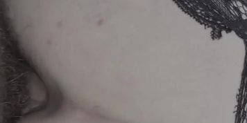 Miniatura de Amateur wife explores anal for the first time