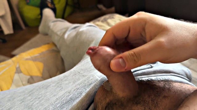 Miniatura de Guy Prefers Solo Cumshot to Handjob