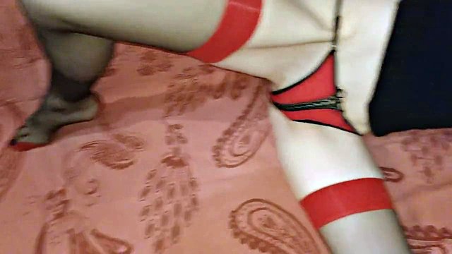 Miniatura de Toystest Creampies Tight Pussy with Cum-Filled Condom and Double Creampie