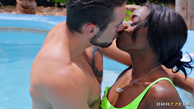 Miniatura de Cali Carter & Ana Foxxx Peep Dante Colle's Fierce Outdoor Anal Pounding
