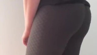 Miniatura de Tiktok Leggings try on teaser from blonde milf