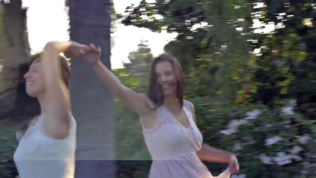 Miniatura de Aidra Fox and Madi Meadows Wear Pearl Necklace in Lesbian Blowjob