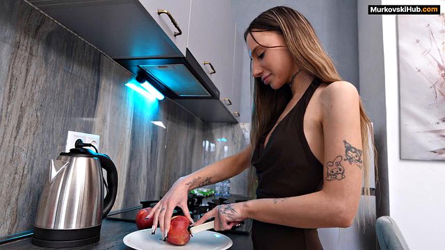 Miniatura de Murkovski's Russian Lesbian Kitchen Fuck