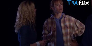 Miniatura de Danielle Hampton Lesbian Scene in Paradise Falls