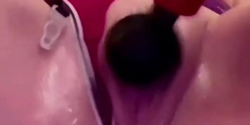 Miniatura de 7MINS OF BRITISH MILF &sol;whimpering leg shaking REAL ORGASM ?USING BODY MASSAGER ON HER Grooling Wet cunt ???
