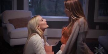 Miniatura de Lesbian Sex Between Mother And Stepdaughter