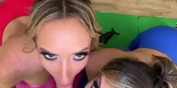 Miniatura de Richelle Ryan – BRAND NEW Anal Stretching Of 2 Horny MILF By The Stretch Master