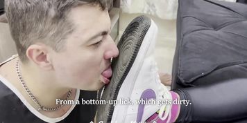 Miniatura de Goddess Kiffa Vic and Mr Pine - Kiffa and Vic make slave lick dirty sneakers and smell their stink (dylan day, jenna fox, kiffa feet, remy woods, sky black)