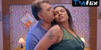 Miniatura de Shyna Pillai Lesbian Scene in Chhupa Rustam