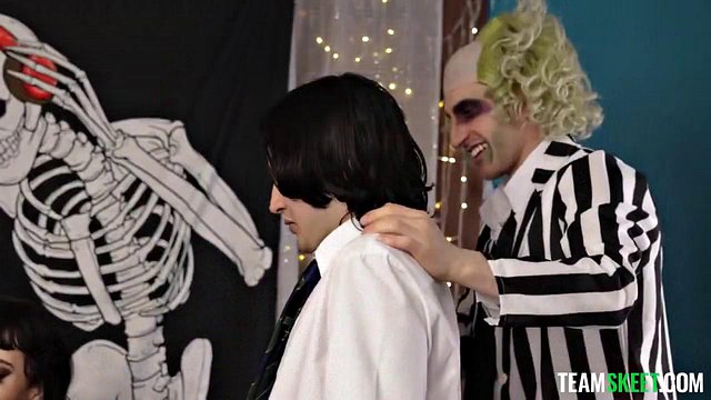 Miniatura de Anna Star Deep-Throats Nikki Slick in Lesbian Threesome