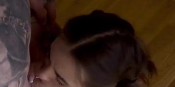 Miniatura de Kneeling Blowjob Ends In A Facial For Emilia Brooks (itxqueen, katieslilwrld, sara sanders, stephen bear)