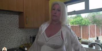 Miniatura de POV Blow Job and Fuck with Maggie Moon – Homemade MILF Amateur Sex in the Kitchen