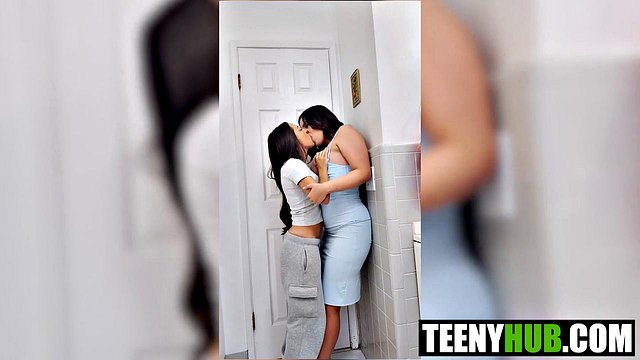 Miniatura de Big-Butt Lesbian Roughly Seduces Straight Roommate