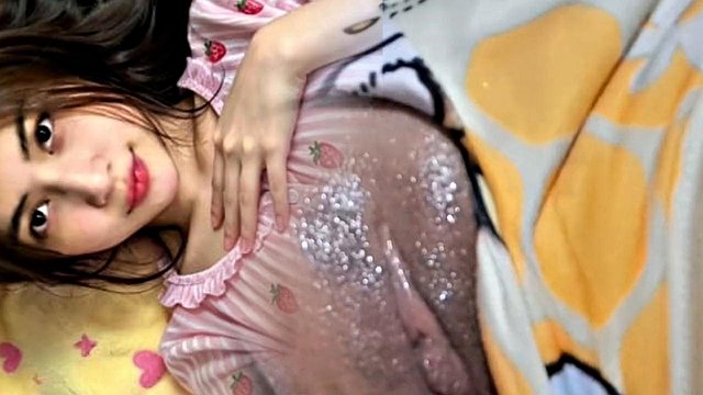 Miniatura de GOMEZGOMEZ Stepdaughter's Steamy Video Masturbation