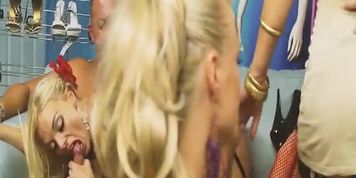 Miniatura de Beautiful MILFs in Lingerie Enjoy a Group Cumshot in Hot Orgy (Anna Lovato, Cindy Behr, Gemma Massey, Paul Chaplin, Stacey Saran)