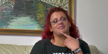 Miniatura de Amateur BBW plays with her pussy