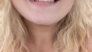 Miniatura de PAWG MILF SQUIRTING IN PUBLIC. Make me CUM BACK HERE