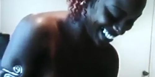 Miniatura de Two dark-skinned beauties are engaged in lesbian sex on a large white sofa caressing tight holes with fingers and tongues Kisser