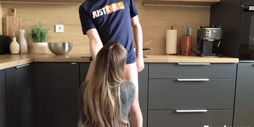 Miniatura de Amateur Blonde Couple Screw In Kitchen While Cooking - Blowjob, Doggy On Counter & Cum On Belly