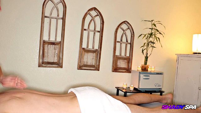 Miniatura de Redhead Samantha Sinns Receives Slippery Erotic Oil Massage in Steamy Sauna Before Shady Spa