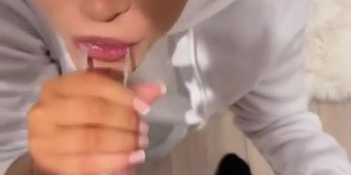 Miniatura de ChloeTami Gives Sloppy Kneeling Blowjob To Her Boyfriend’s BWC