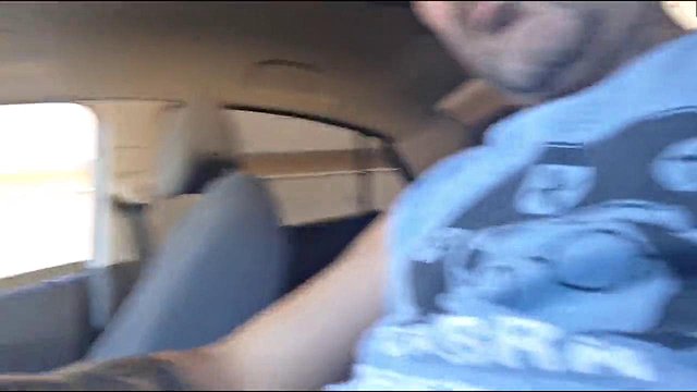 Miniatura de Fanny Squirting Spots His Big Cock in Risky Outdoor Risk and Loves It