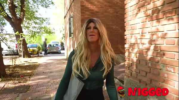 Miniatura de ¡El hijastro español pervertido le da a su mamá Jenna Arson una BBC para disfrutar!