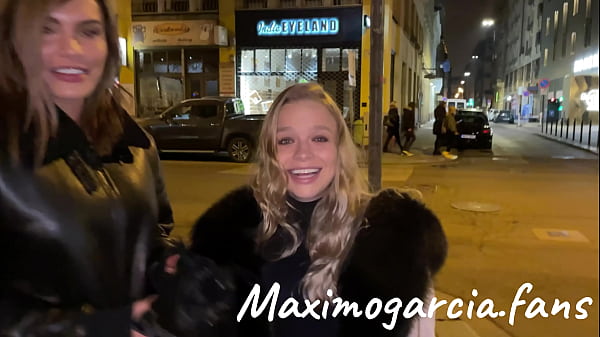 Miniatura de Amigo español va de compras por la noche en busca de grietas para follar en casa