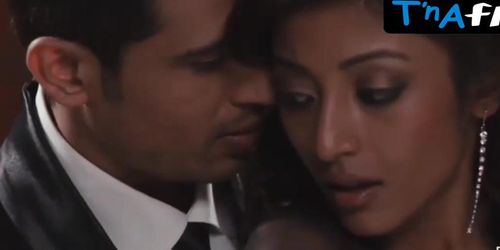 Miniatura de Paoli Dam Lesbian, Butt Scene in Hate Story