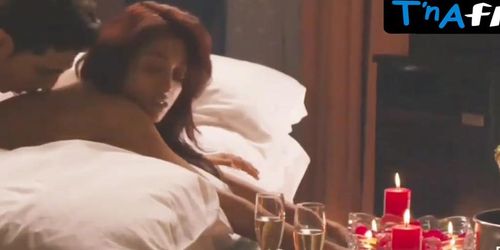 Miniatura de Paoli Dam Lesbian, Butt Scene in Hate Story