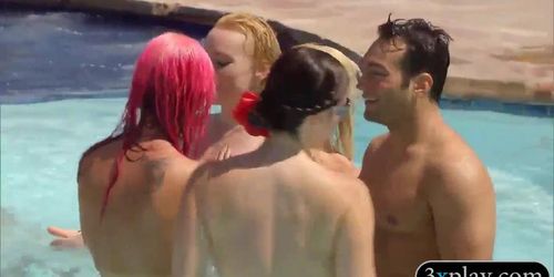 Miniatura de Horny swingers wild party and had oral sex by the pool bikini besties