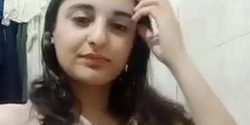 Miniatura de Desi Couple Rain Fuck - Girlfriend Gets Nipples Pinched Hard!