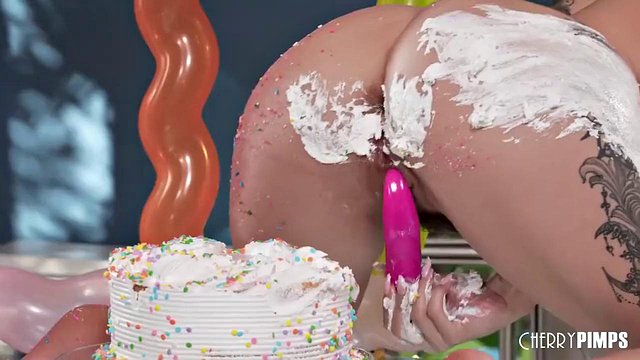 Miniatura de Busty Brunette's Cake Fetish Play and Vibrator Tease