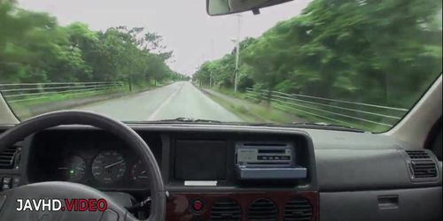 Miniatura de Sexy Japanese Beauty Provides Intense Roadside Blowjob Experience