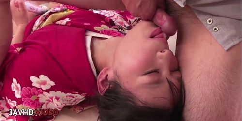 Miniatura de Gorgeous Sultry Asian MILF Gives Blowjob Before Heavy Group Sex Passionately