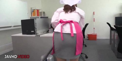 Miniatura de Sultry Japanese Star Chihiro Akino Delights With Her Irresistible Blow Job Skills