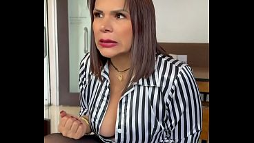 Miniatura de Me tomo un café con una madura colombiana influencer en la primera cita