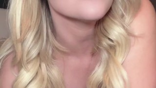Miniatura de Don't Keep Hot Blonde MILF Perfect Little Mouth Waiting