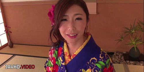 Miniatura de Passionate JAV Star In Kimono Gives Seductive Blow Job On Cam