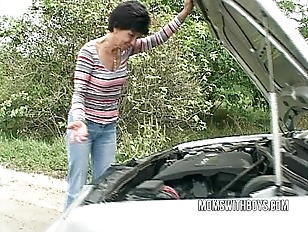 Miniatura de a mature damsel in distress only needs cock for help
