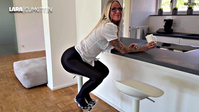 Miniatura de Blonde Lesbians in Nylon Leggings
