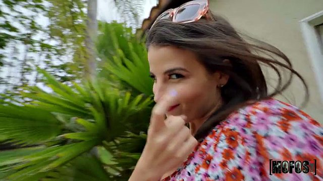 Miniatura de Peeping Charles Dera Pounds Big Tits Latina Antonella Lopez