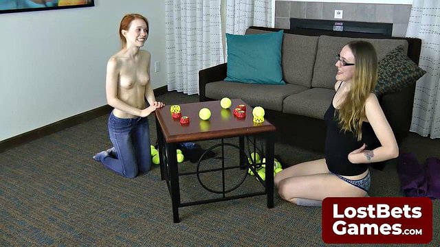 Miniatura de Intimate Lesbian Strip Ball Stack Challenge